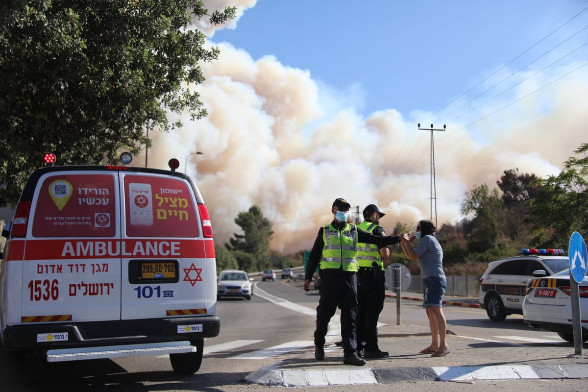 שריפת ענק ליד ירושלים; יישובים שלמים פונו; אין שליטה