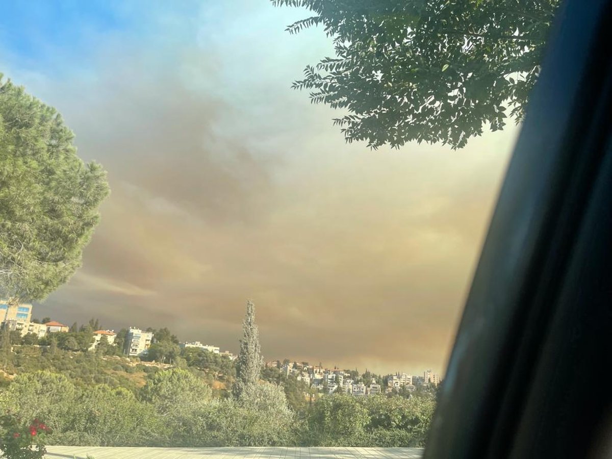 שריפת ענק ליד ירושלים; יישובים שלמים פונו; אין שליטה