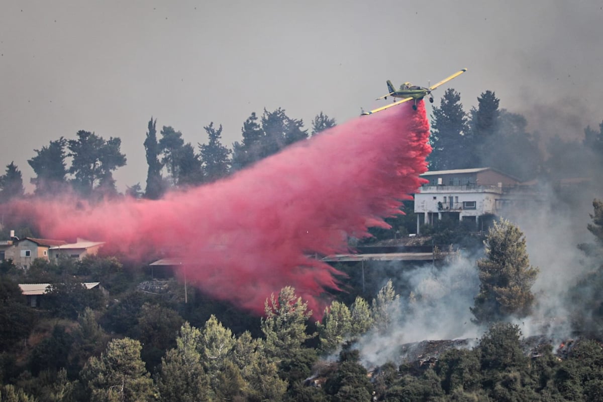 מאות מפונים מבתיהם; הוכרז על  גיוס כללי בכבאות והצלה