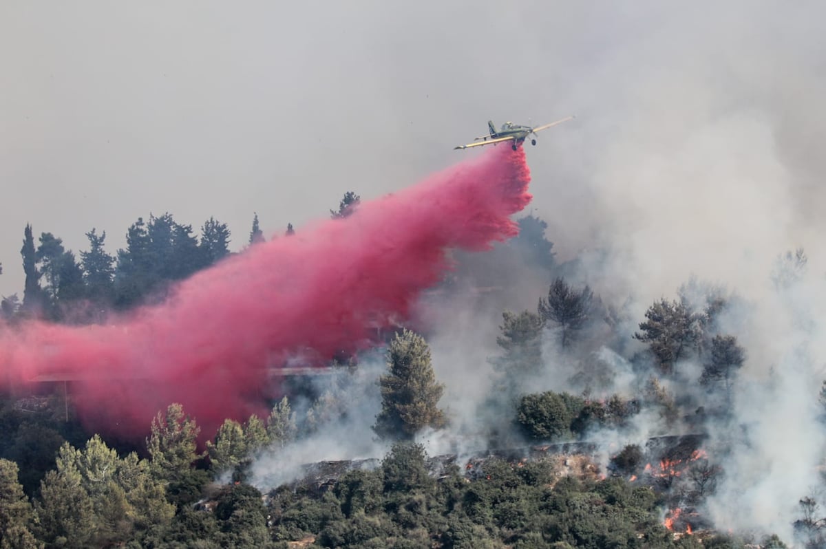 מאות מפונים מבתיהם; הוכרז על  גיוס כללי בכבאות והצלה