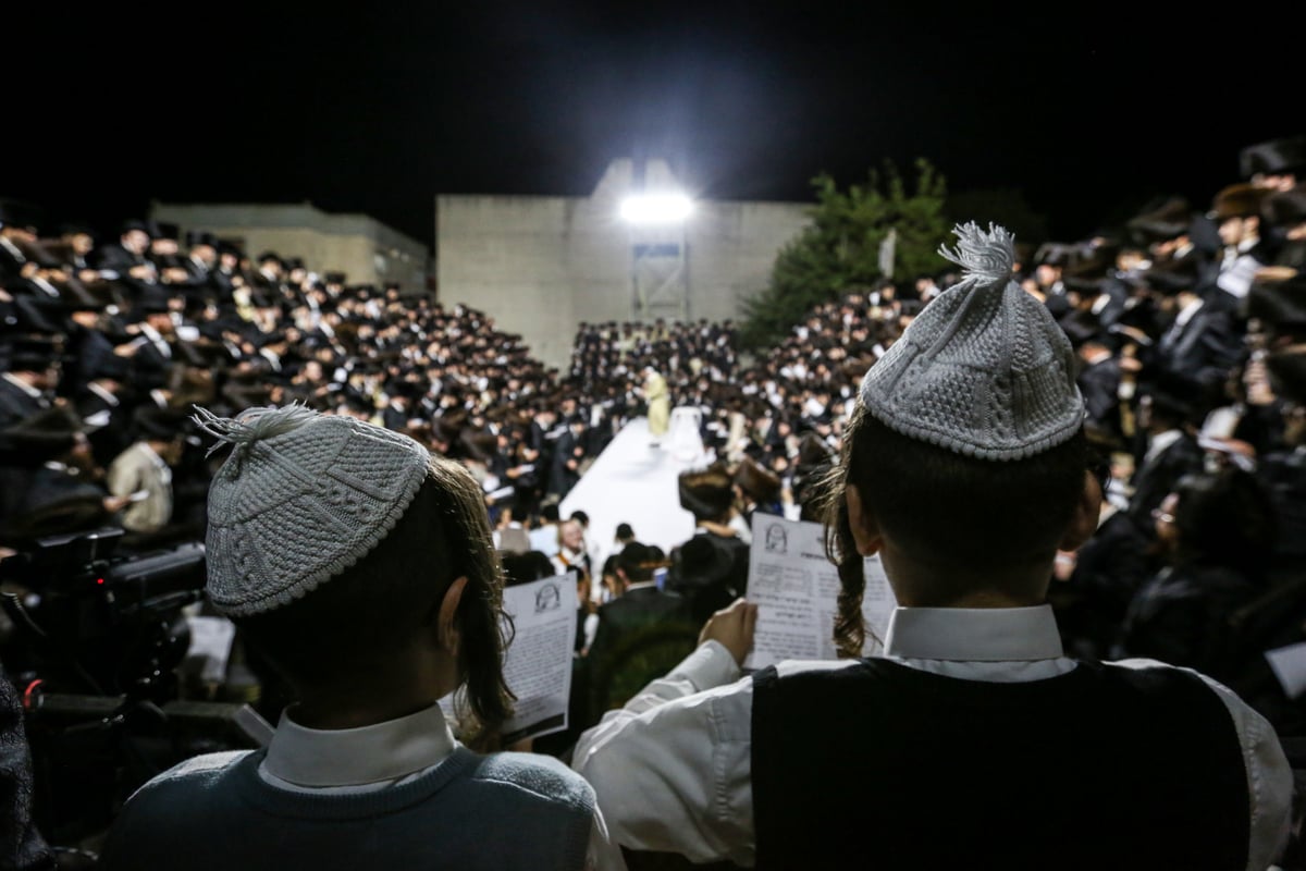 המשפיע הגר"א בידרמן שבת במירון וערך הדלקה