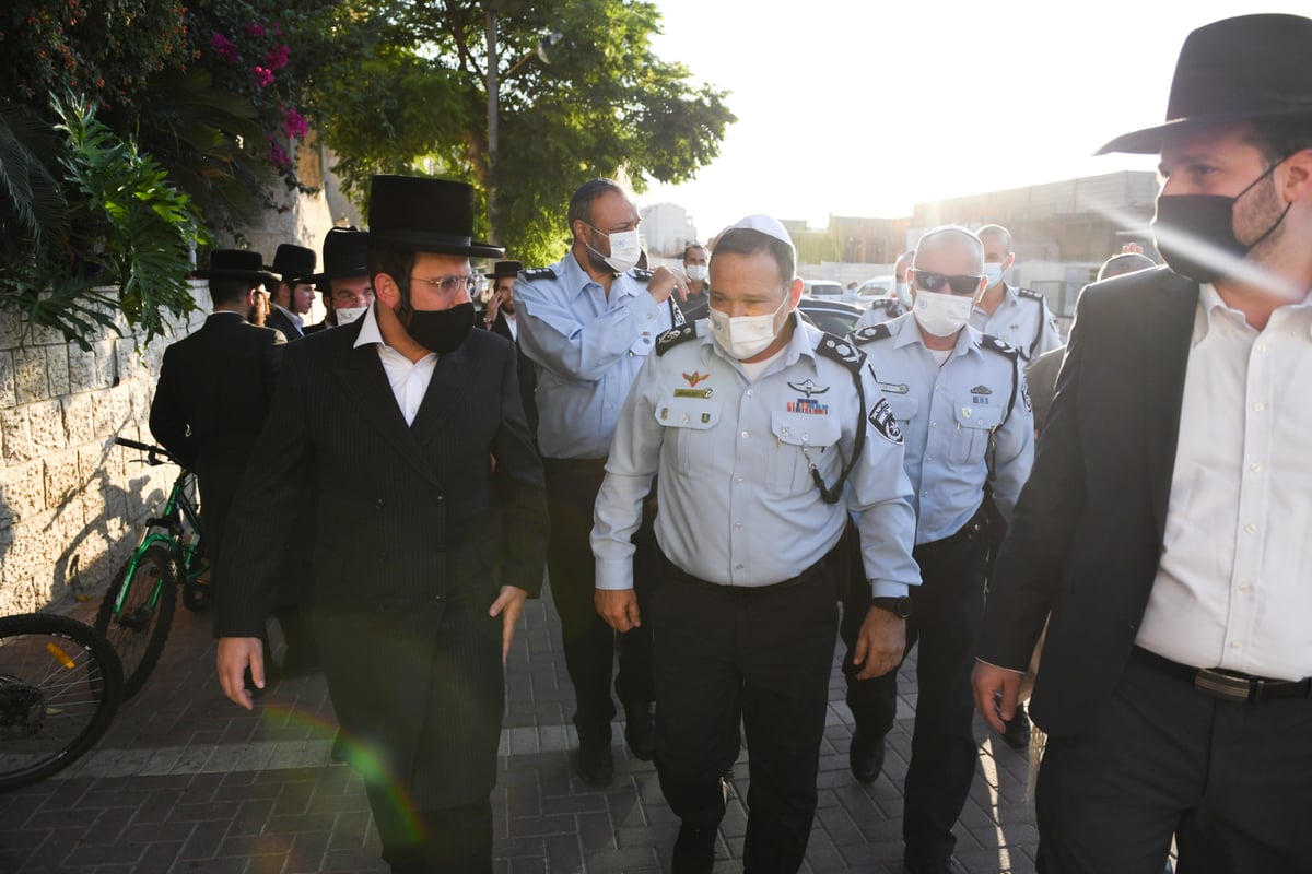 המפכ"ל ביקר בבתי גדולי ישראל; "זו שעת חירום"