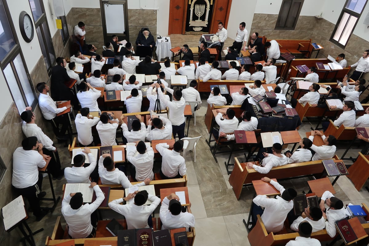 הגר"מ שטרנבוך שוחרר מביה"ח לשיעור פתיחה • צפו