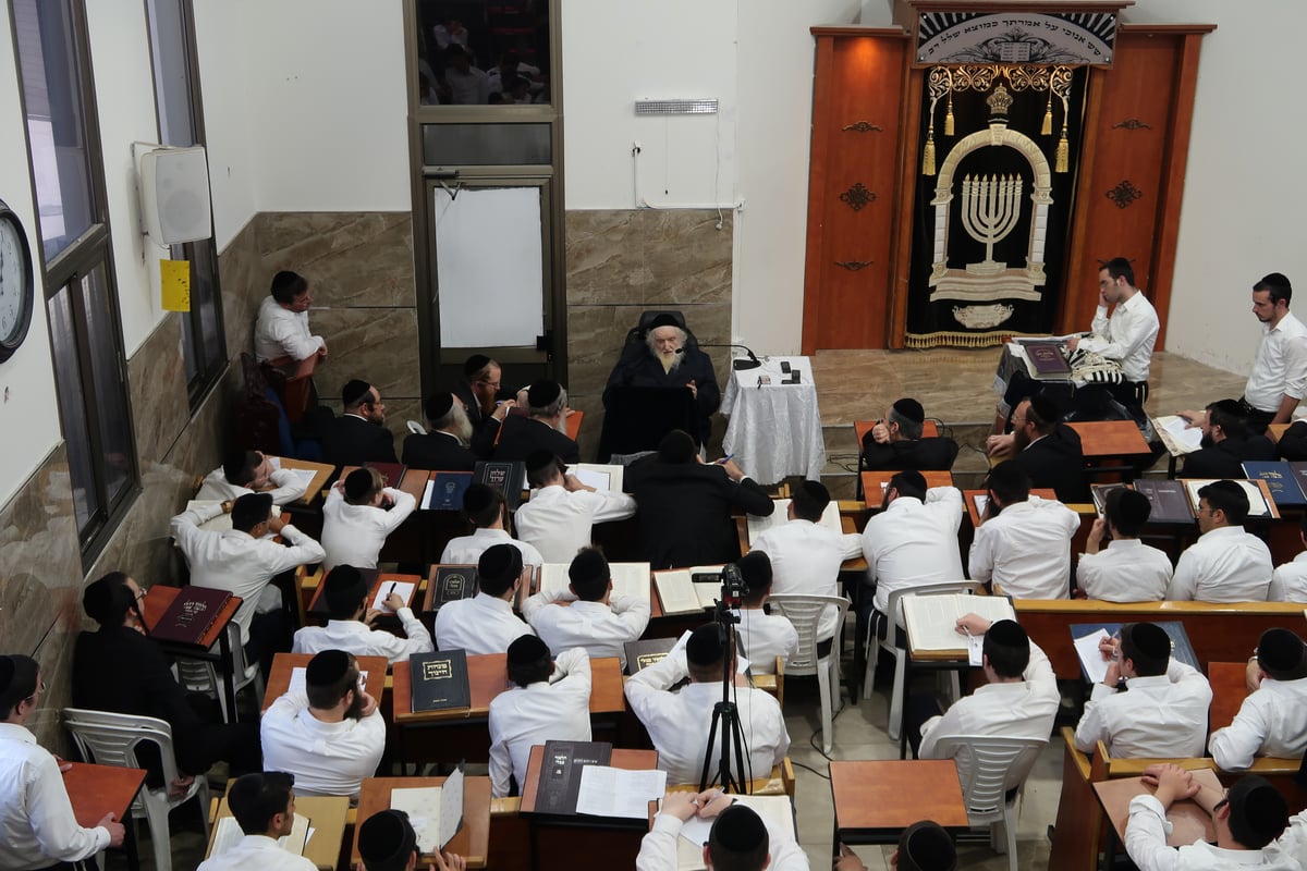 הגר"מ שטרנבוך שוחרר מביה"ח לשיעור פתיחה • צפו