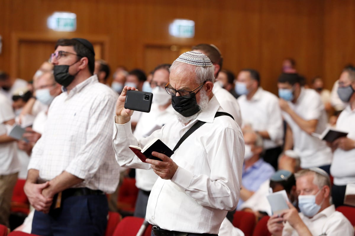 צפו בגלריה: יצחק מאיר בסליחות ראשונות