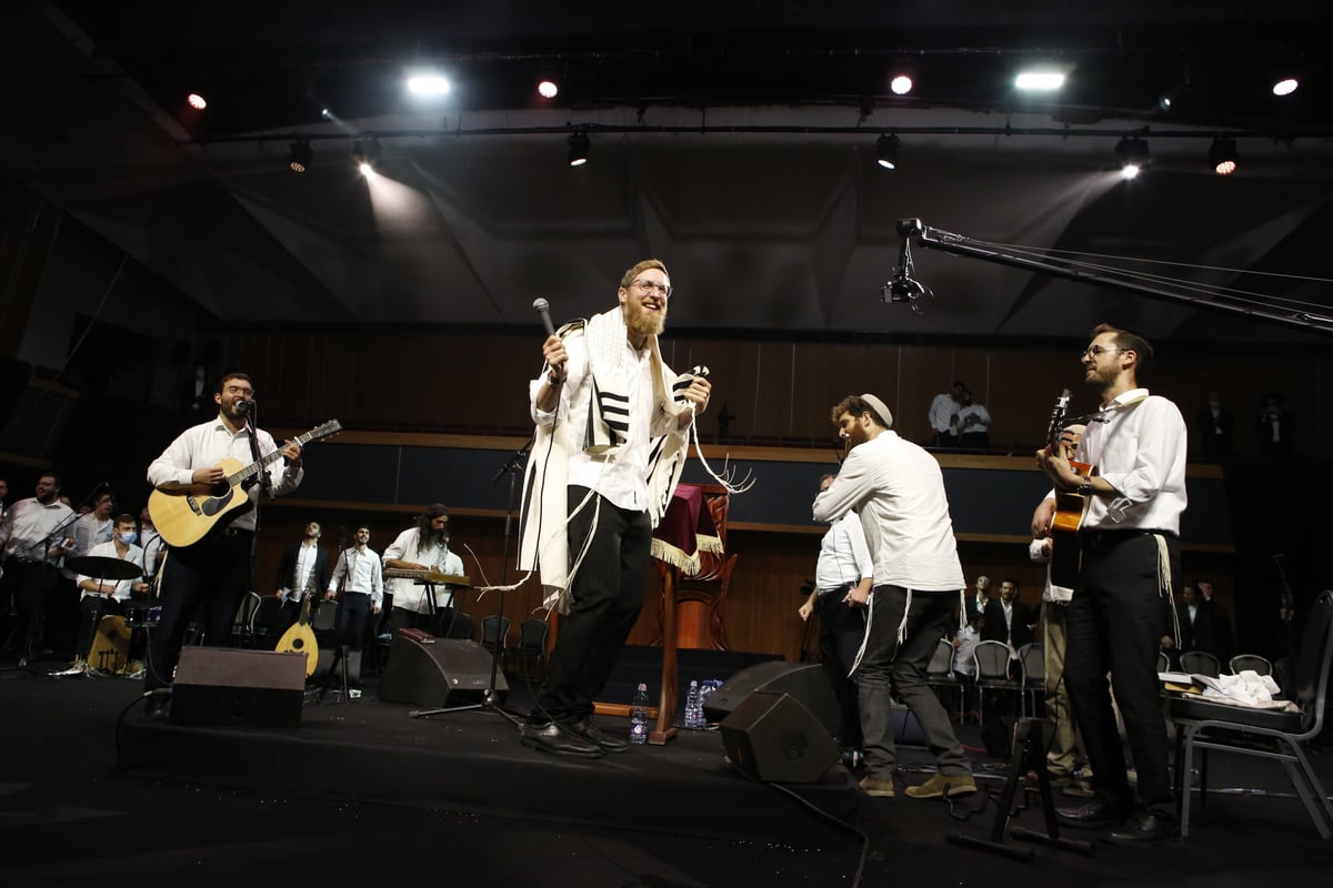 צפו בגלריה: יצחק מאיר בסליחות ראשונות