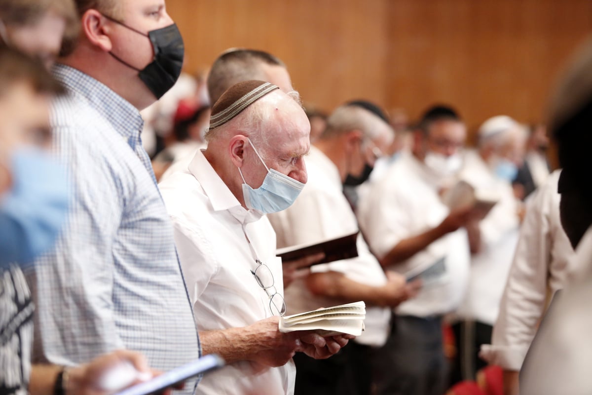 צפו בגלריה: יצחק מאיר בסליחות ראשונות