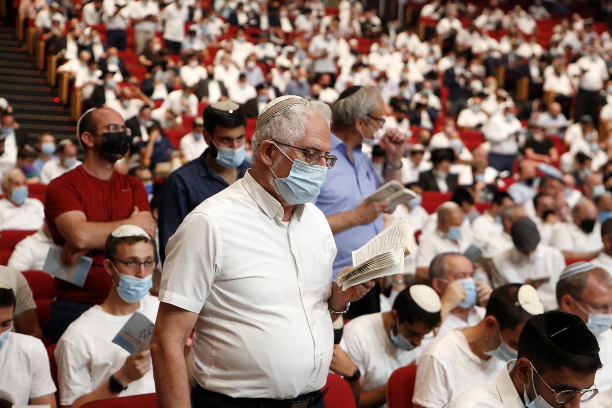 צפו בגלריה: יצחק מאיר בסליחות ראשונות