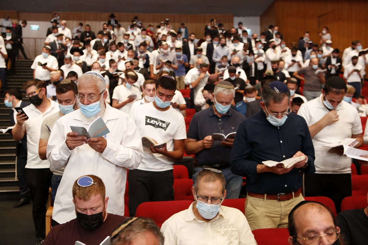 צפו בגלריה: יצחק מאיר בסליחות ראשונות