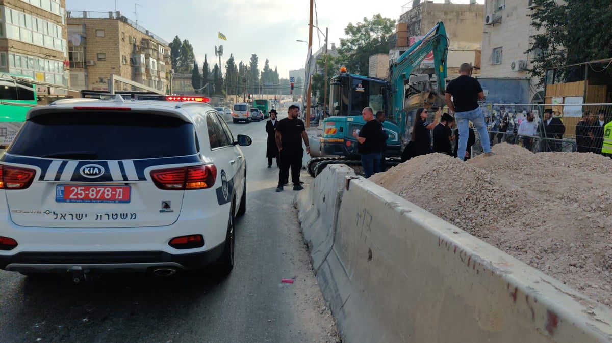 מיד אחרי הסליחות: הפגנה נגד הרכבת הקלה • צפו