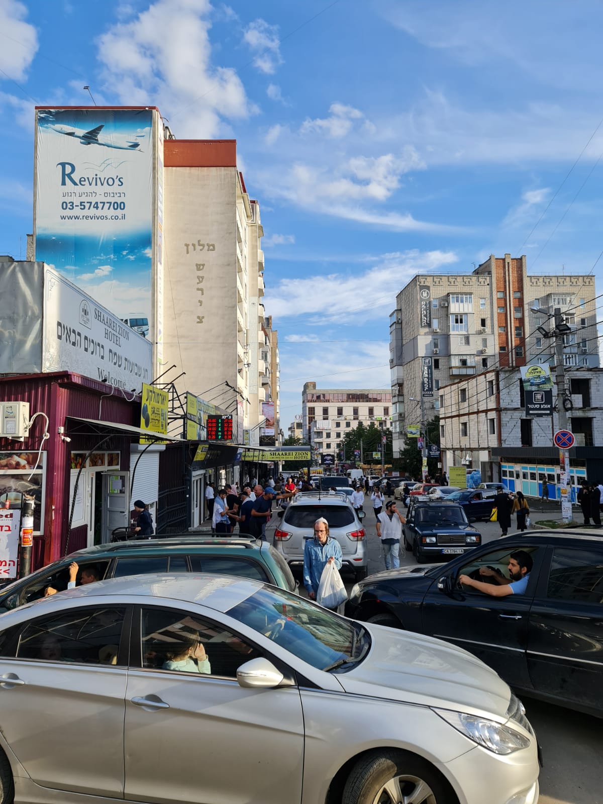 צפו בתיעוד: ההכנות לשבת בעיירה אומן