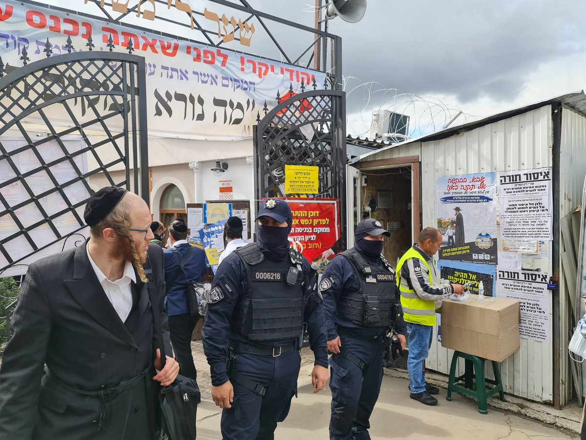 כך המשטרה באומן אוכפת מסכות • תיעוד