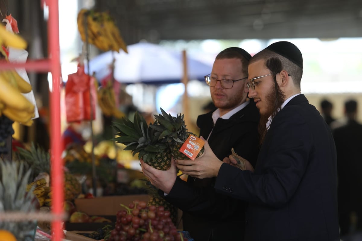 משדה התעופה אל השוק באומן • גלריה של ערב שבת