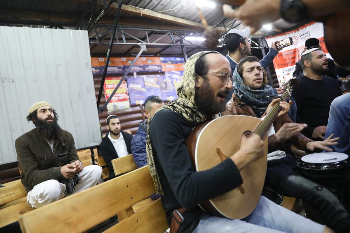 זה מה שקורה במוצאי שבת קודש ב... אומן