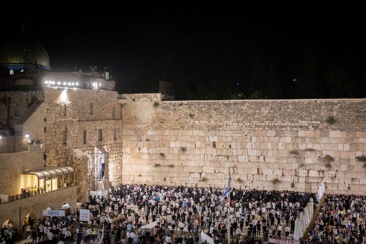 אלפים ביקשו סליחה בכותל המערבי; תיעוד