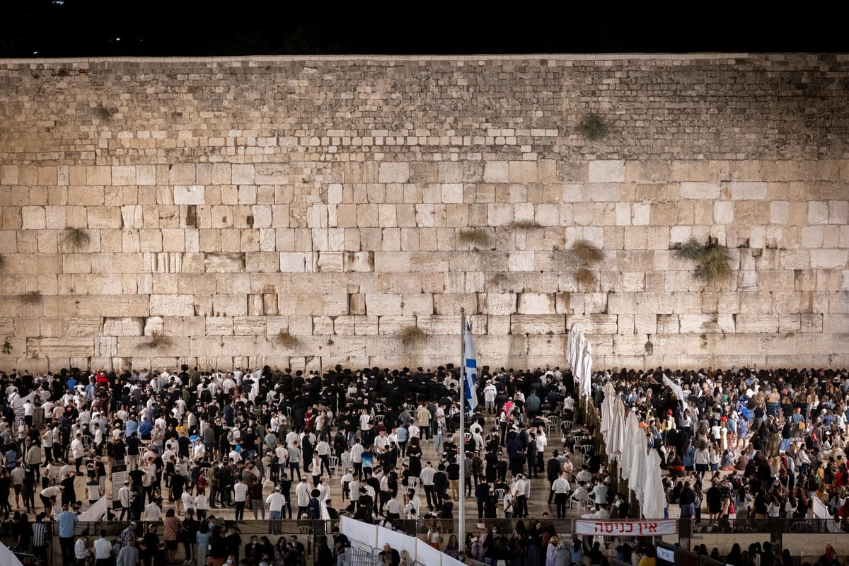 אלפים ביקשו סליחה בכותל המערבי; תיעוד