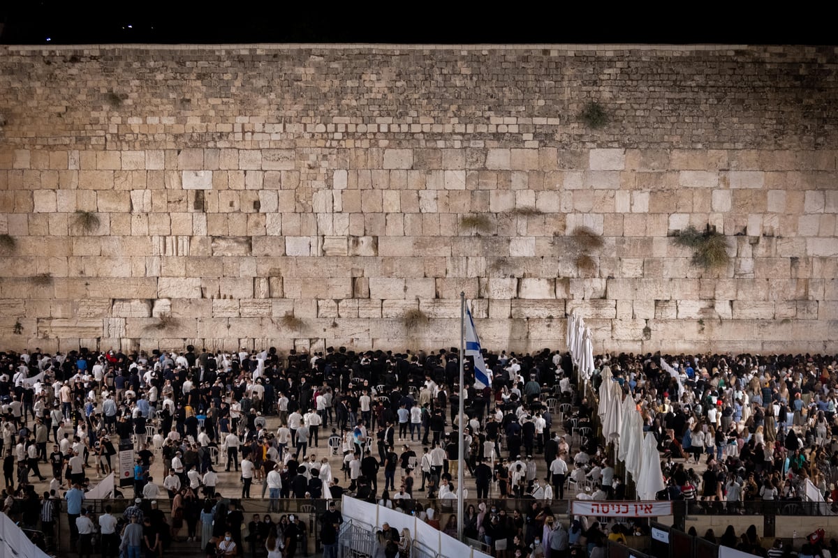 אלפים ביקשו סליחה בכותל המערבי; תיעוד