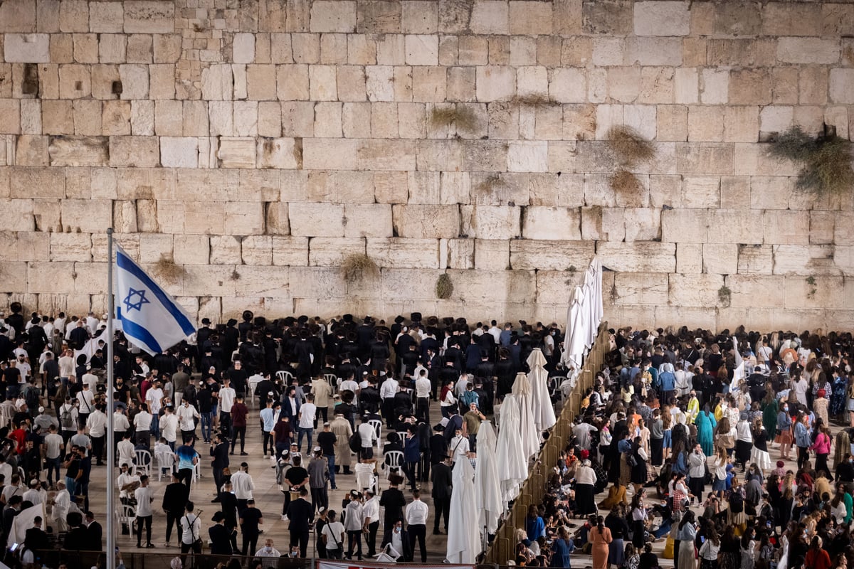 אלפים ביקשו סליחה בכותל המערבי; תיעוד