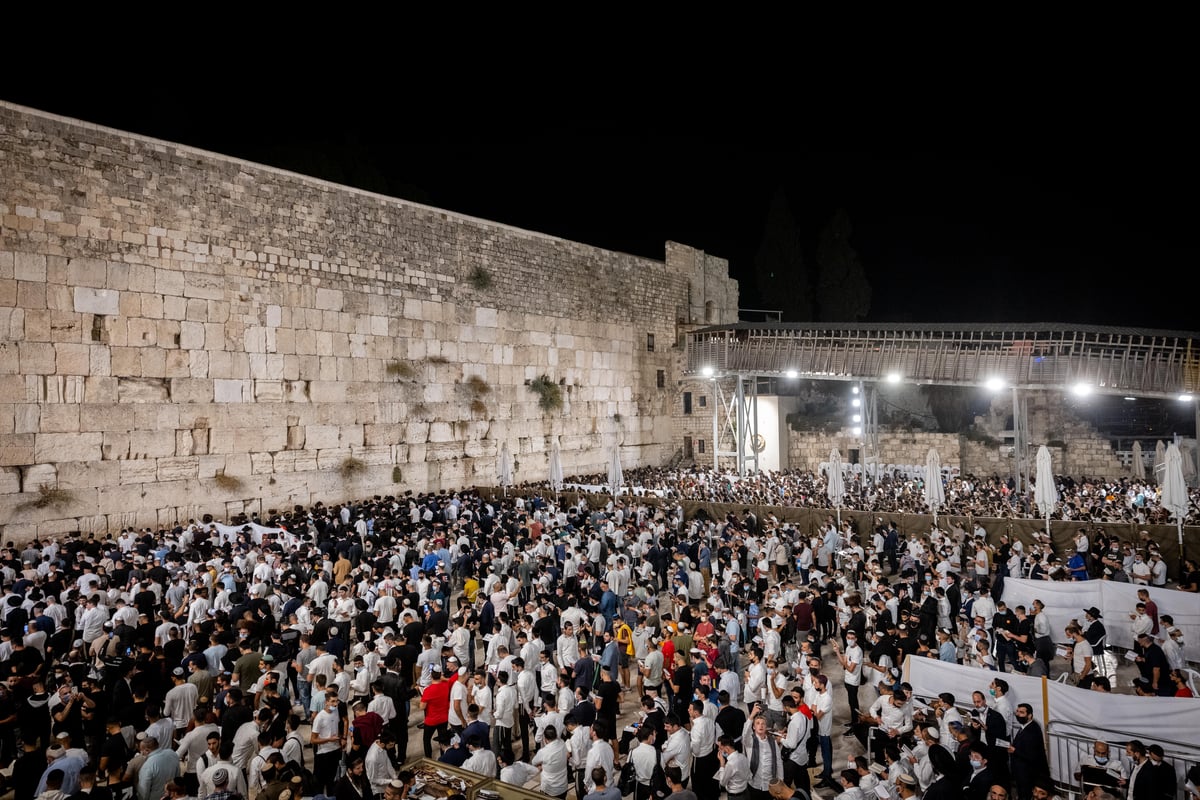 אלפים ביקשו סליחה בכותל המערבי; תיעוד