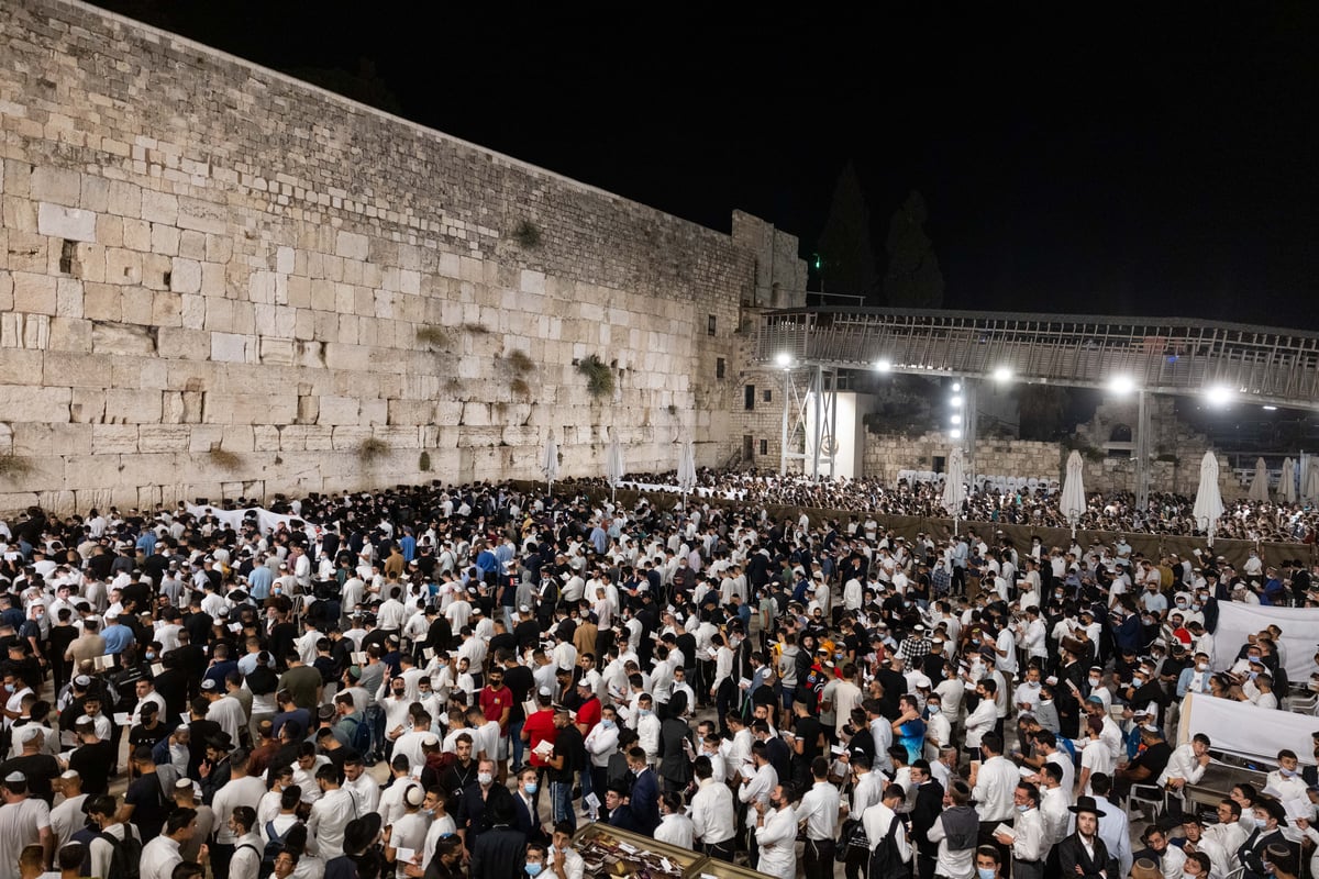 אלפים ביקשו סליחה בכותל המערבי; תיעוד