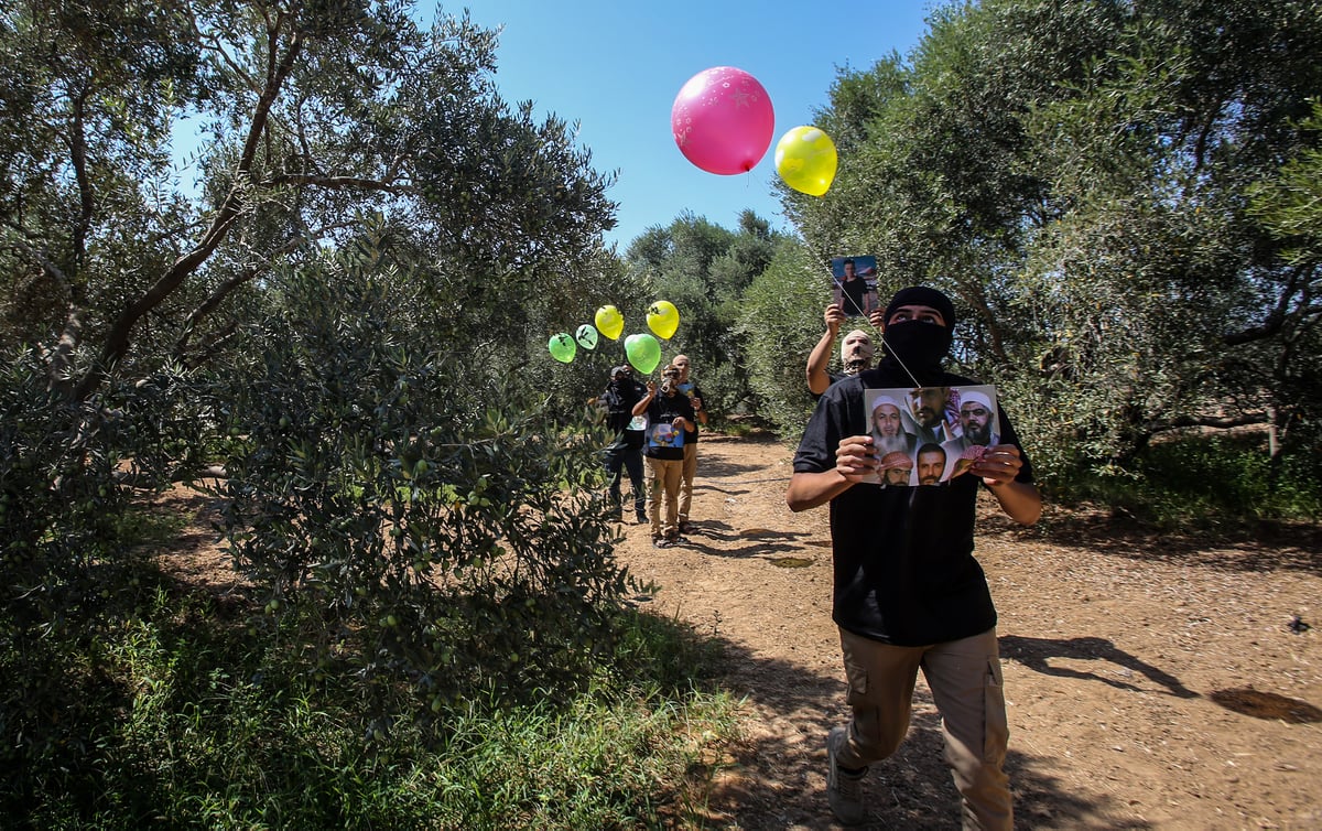 החמאס הפריח עשרות בלוני דמה ואיים; "תתכונן לגיהנום"