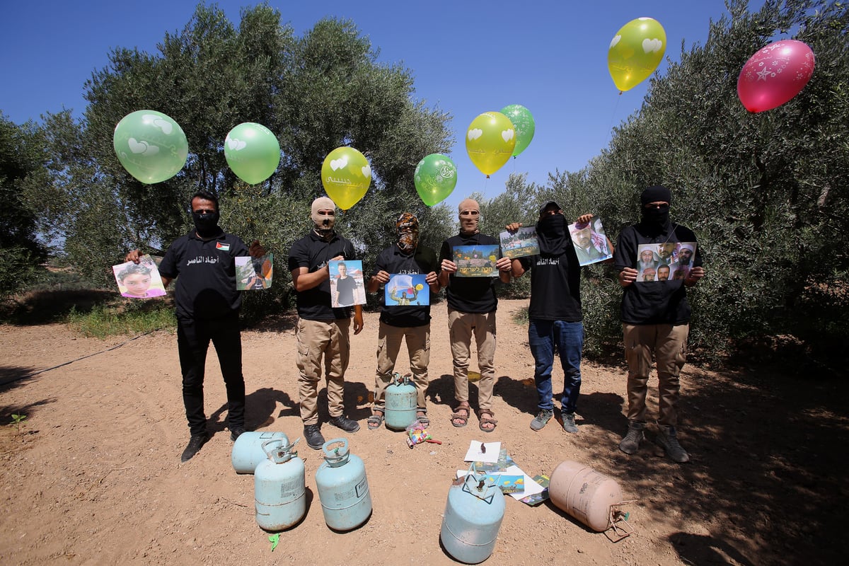 החמאס הפריח עשרות בלוני דמה ואיים; "תתכונן לגיהנום"