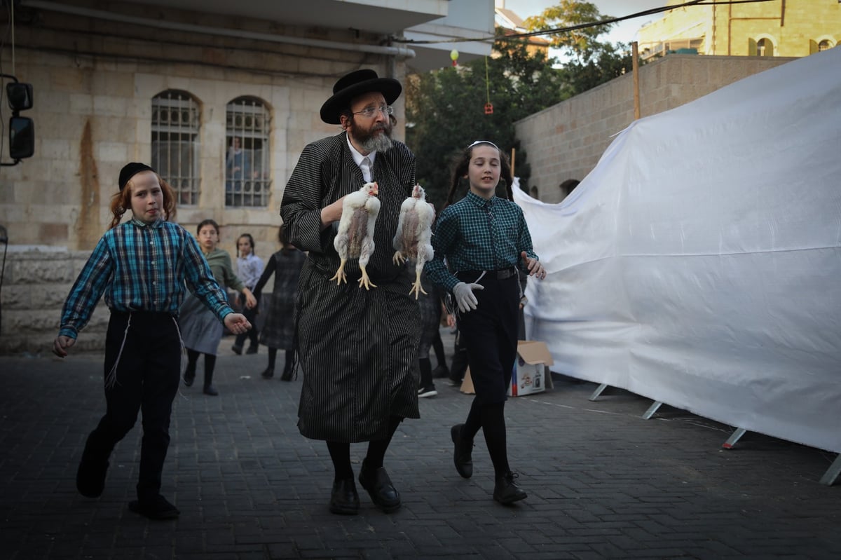 תיעוד: מנהג הכפרות בבתי אונגרין בירושלים