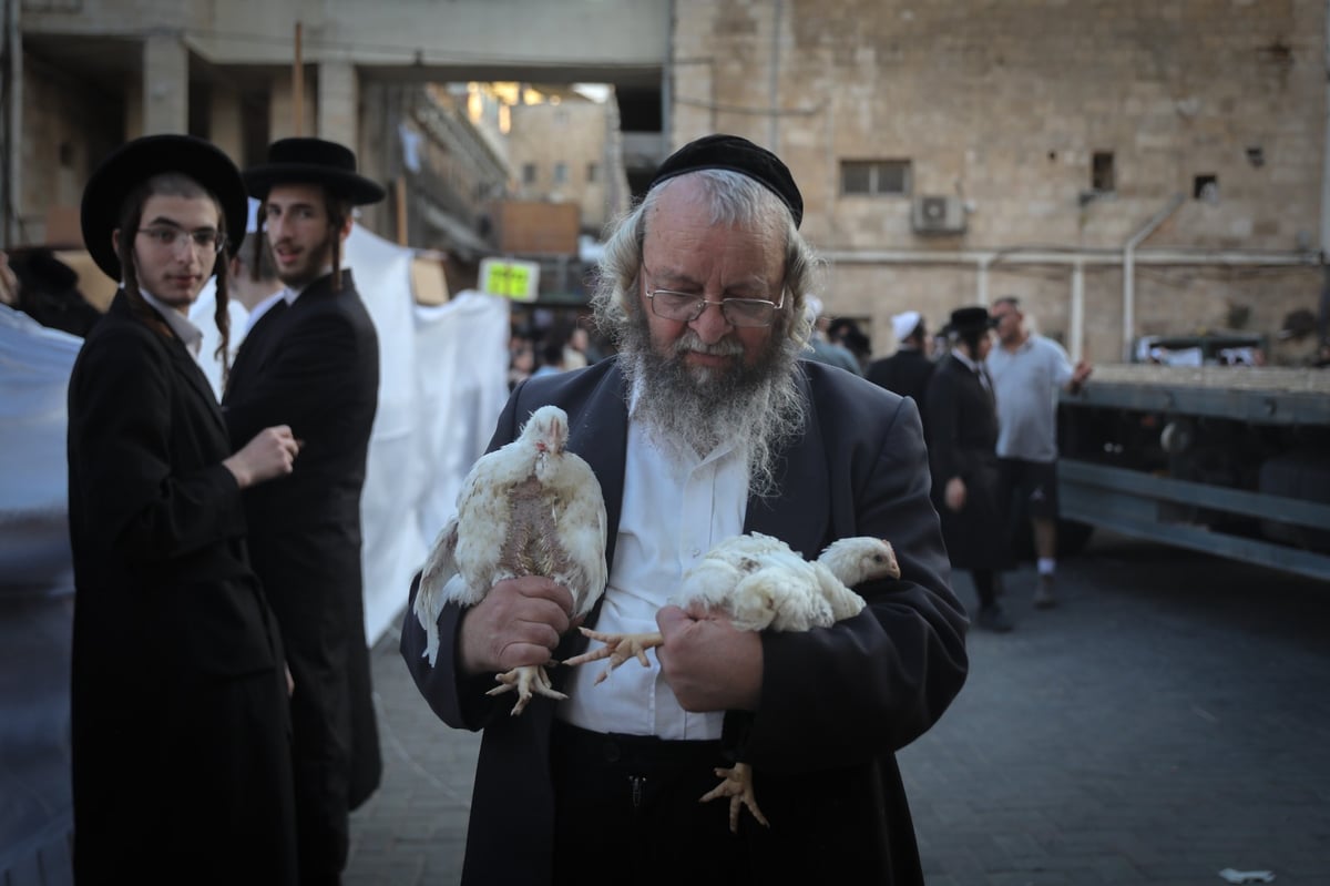 תיעוד: מנהג הכפרות בבתי אונגרין בירושלים