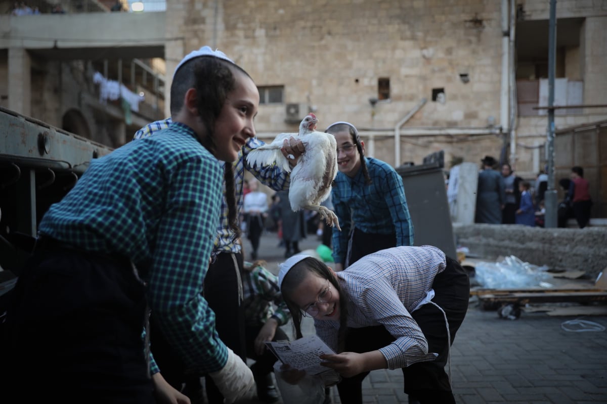 תיעוד: מנהג הכפרות בבתי אונגרין בירושלים