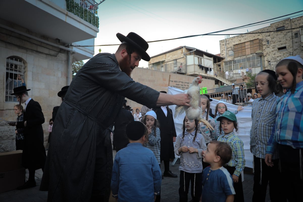 תיעוד: מנהג הכפרות בבתי אונגרין בירושלים