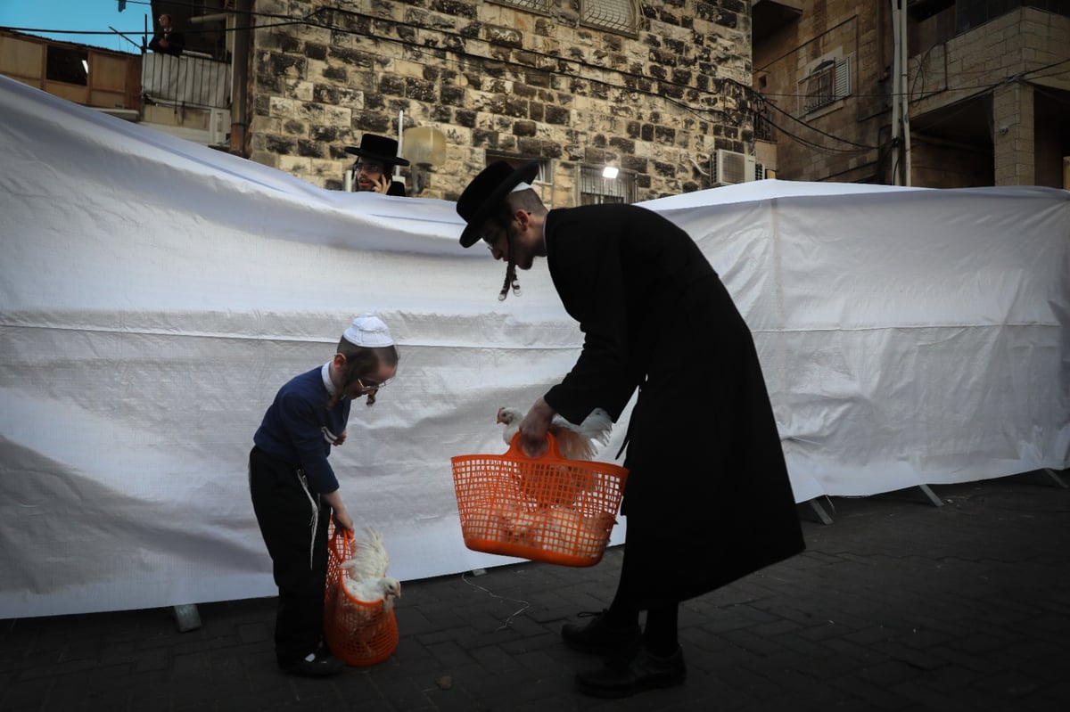 תיעוד: מנהג הכפרות בבתי אונגרין בירושלים