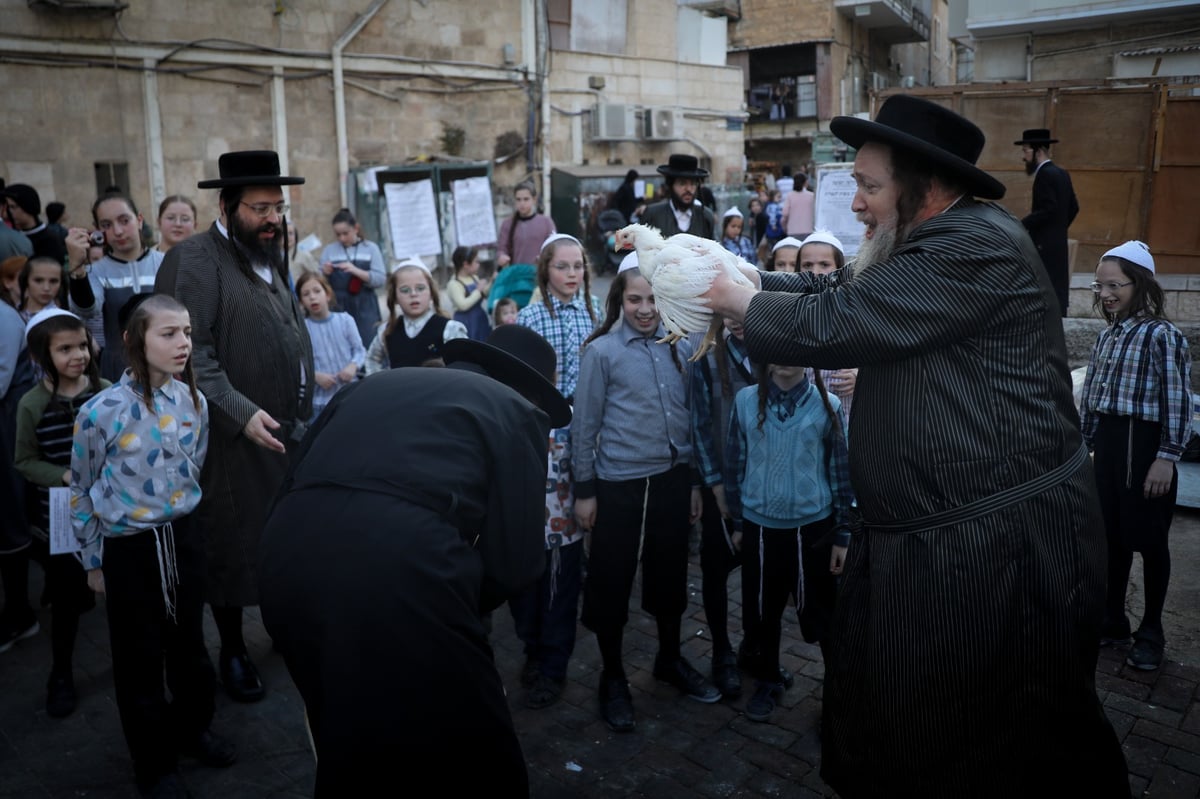 תיעוד: מנהג הכפרות בבתי אונגרין בירושלים