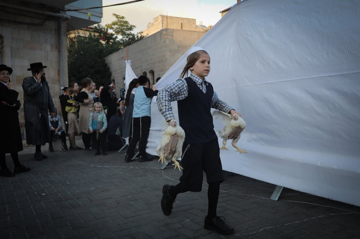 תיעוד: מנהג הכפרות בבתי אונגרין בירושלים