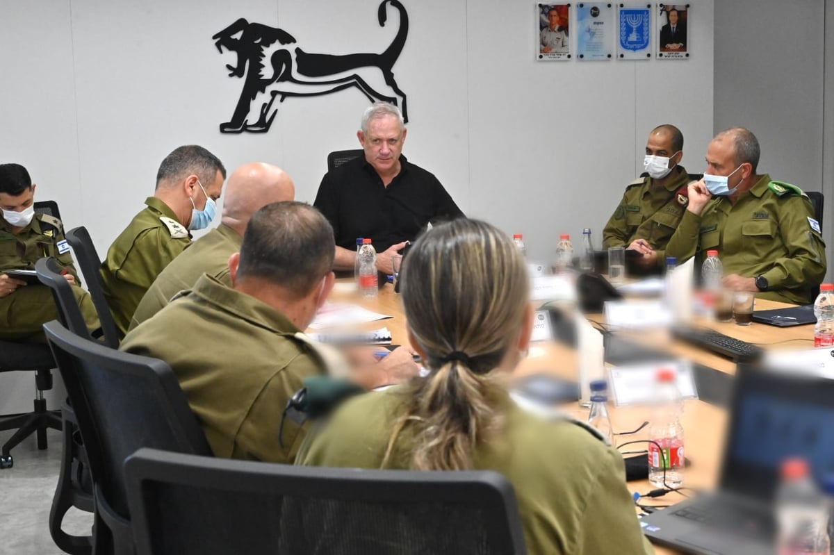 גנץ: "כוחות הביטחון פרוסים ומוכנים להגן על תושבי ישראל"