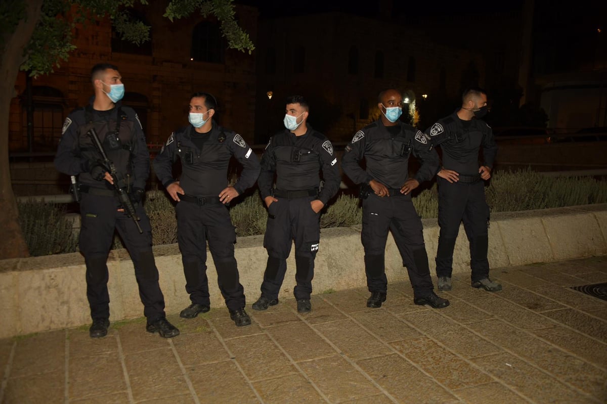 ערב כיפור: אלפים התאחדו בבקשת סליחות בכותל המערבי