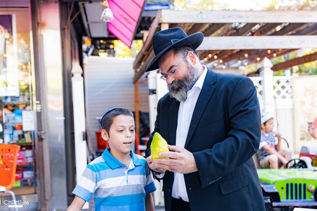 ערב סוכות ב'קראון הייטס'; 50 רגעים מרהיבים