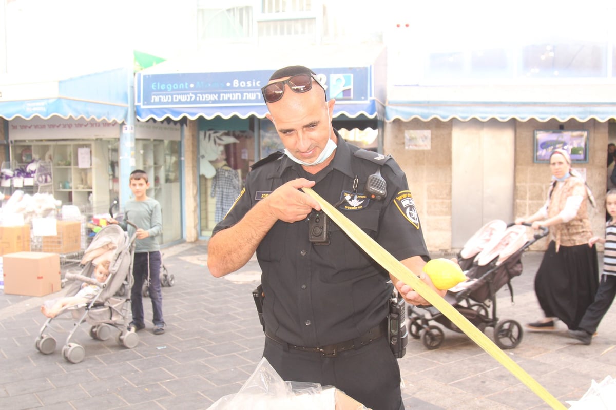 מודיעין עילית: ערב חג בשווקי ארבעת המינים