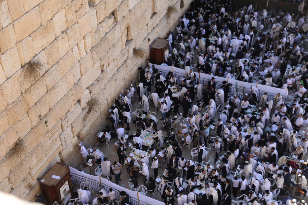 מיוחד: מעמד 'ברכת כהנים' מזוית צלם 'כיכר'