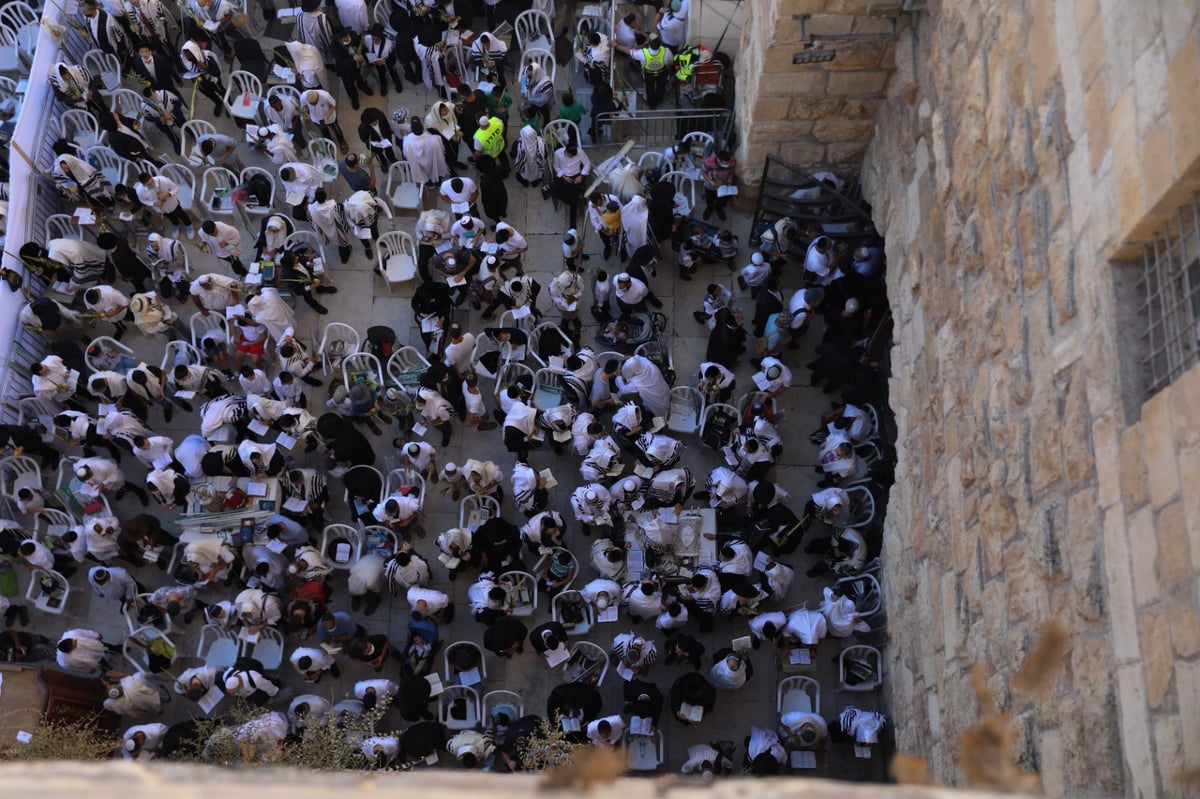 מיוחד: מעמד 'ברכת כהנים' מזוית צלם 'כיכר'