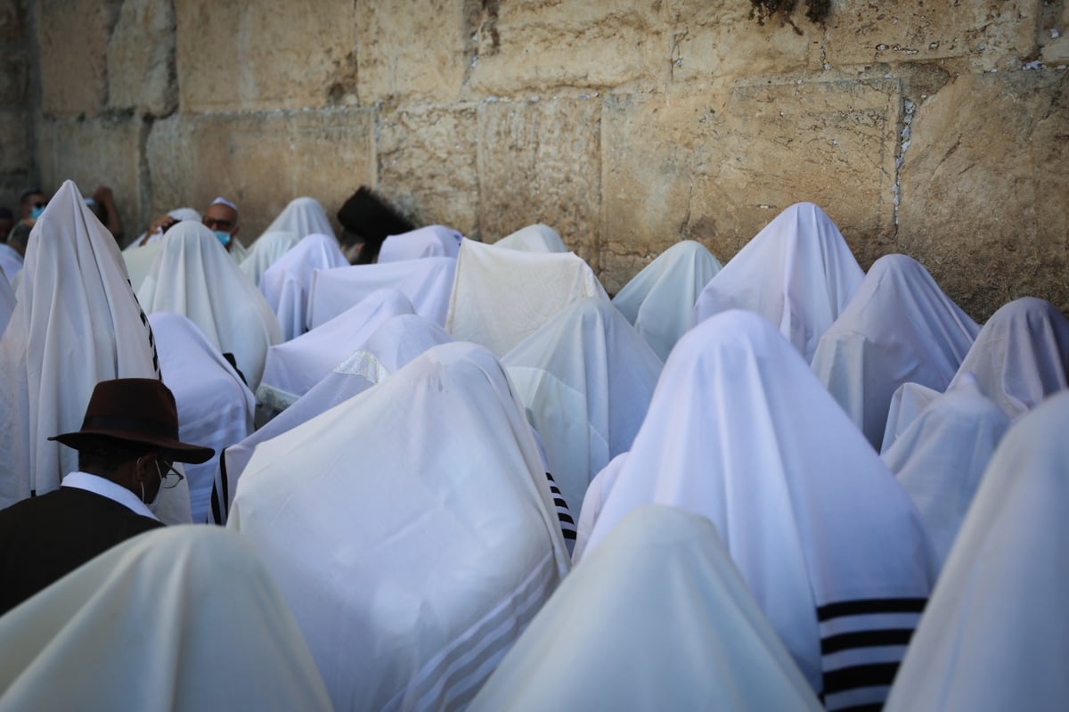 מיוחד: מעמד 'ברכת כהנים' מזוית צלם 'כיכר'