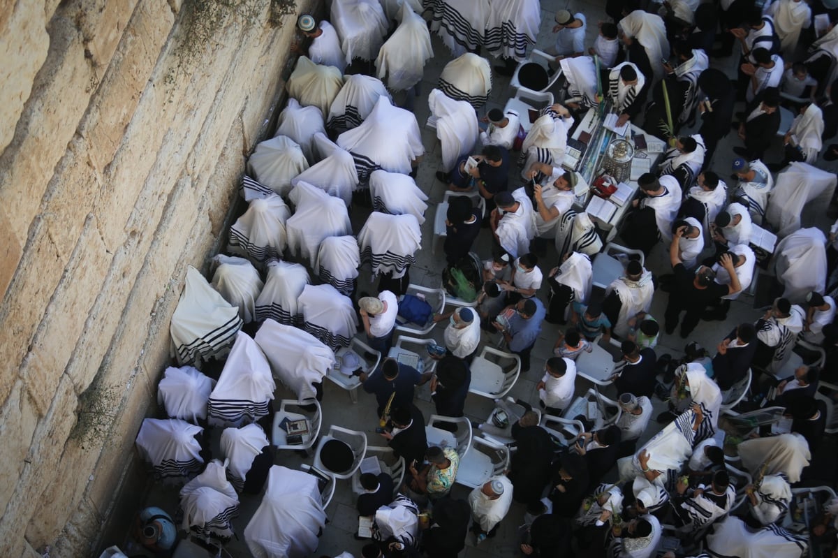 מיוחד: מעמד 'ברכת כהנים' מזוית צלם 'כיכר'