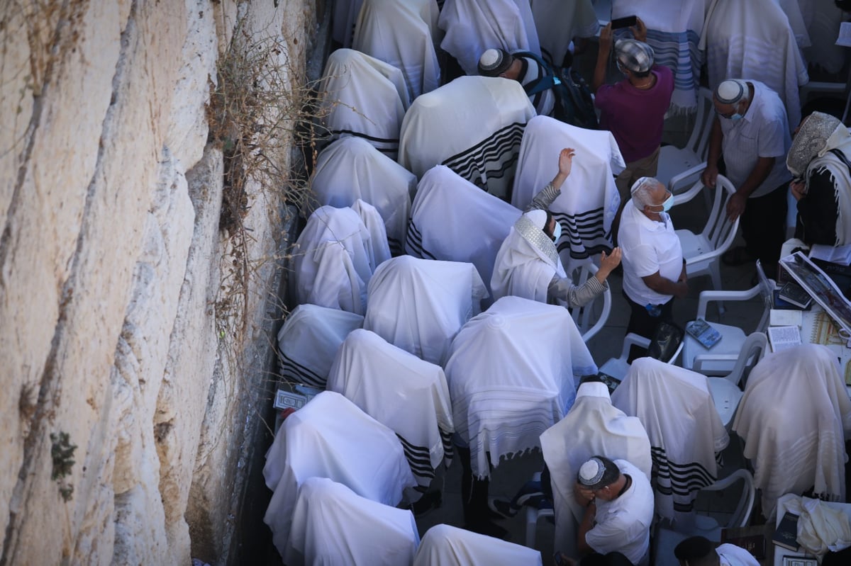 מיוחד: מעמד 'ברכת כהנים' מזוית צלם 'כיכר'