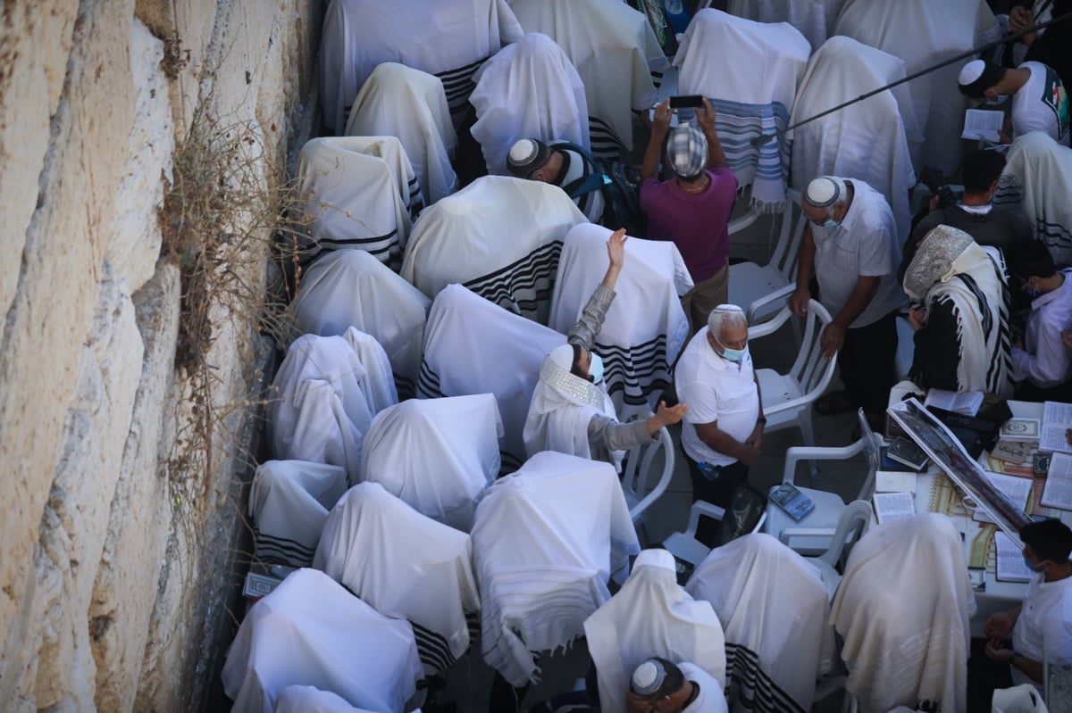 מיוחד: מעמד 'ברכת כהנים' מזוית צלם 'כיכר'