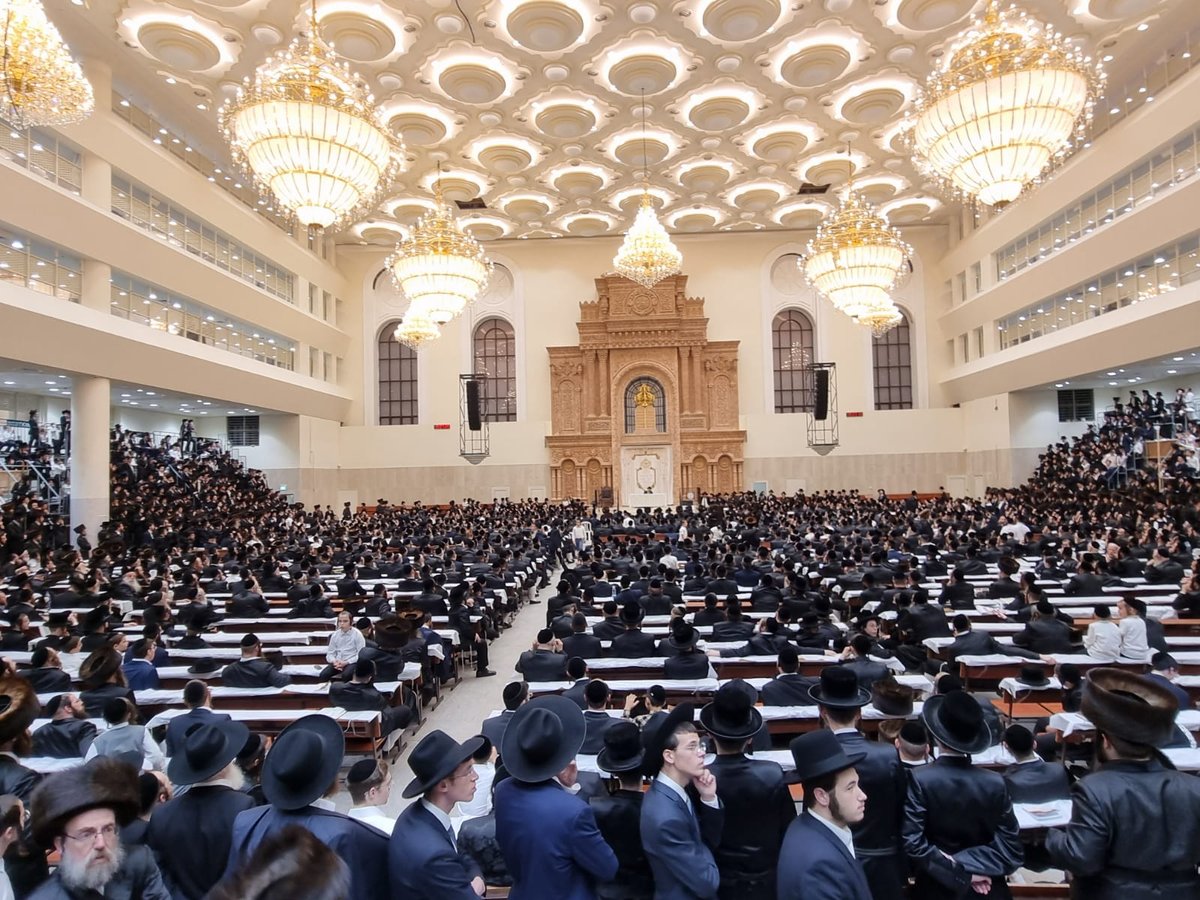 היסטוריה בויז'ניץ: רה"י בשיחת חג • צפו