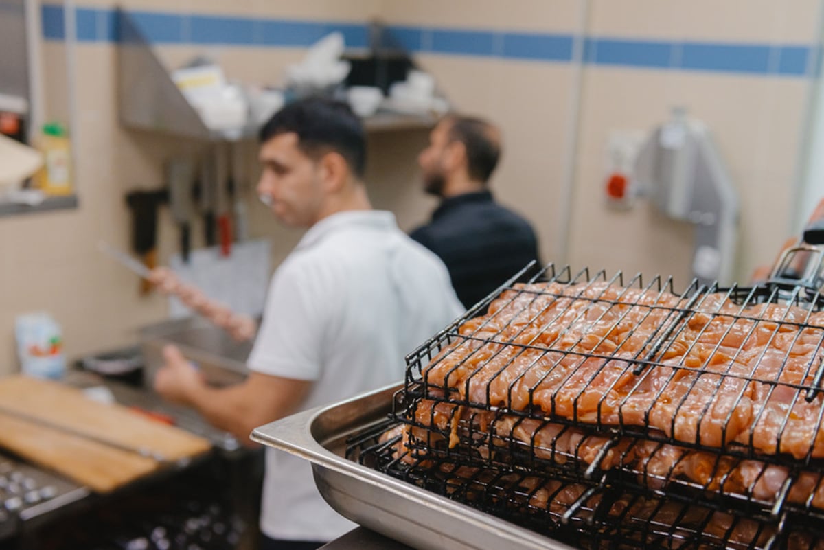 תחת גשם זלעפות: סוכות בבירת רוסיה • צפו