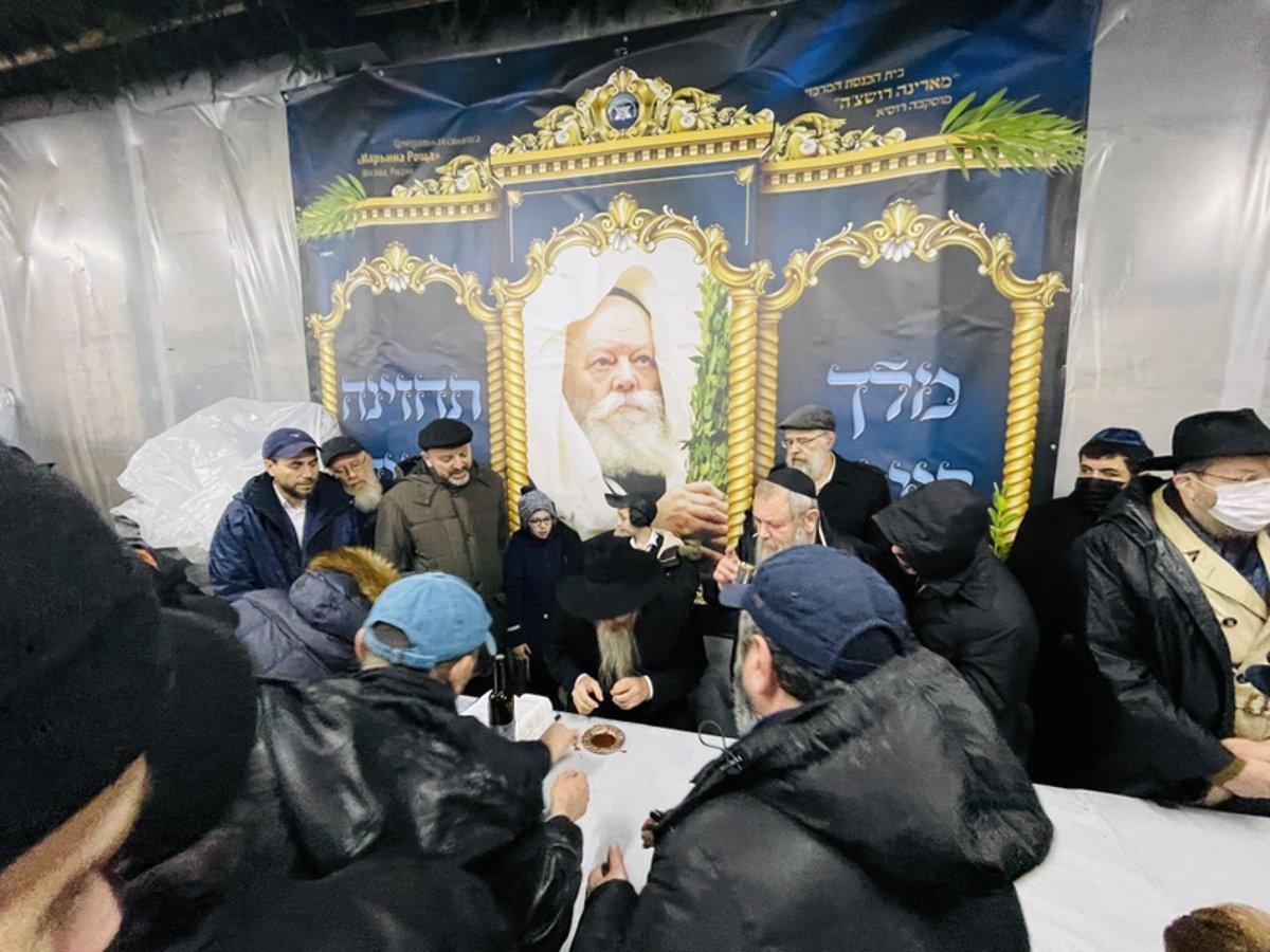 תחת גשם זלעפות: סוכות בבירת רוסיה • צפו