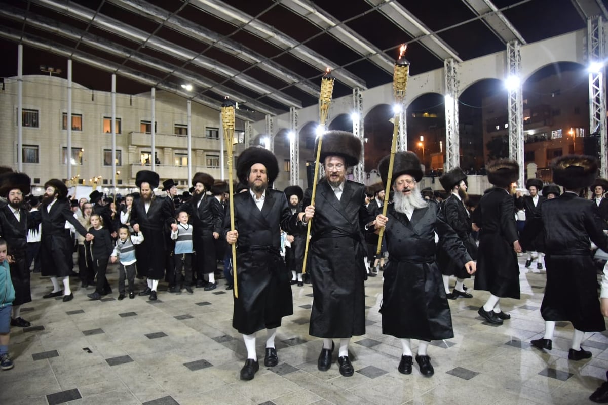 שמחת בית השואבה המרכזית בבעלזא • צפו