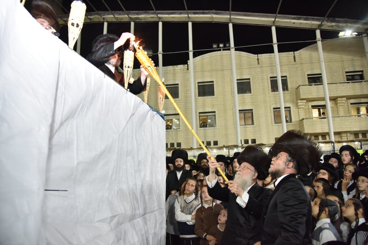 שמחת בית השואבה המרכזית בבעלזא • צפו