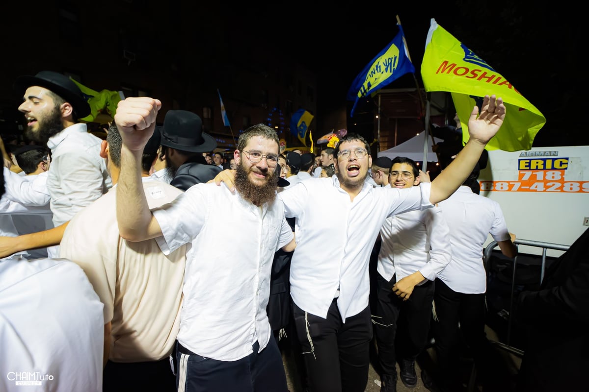 עד 6 בבוקר: אלפי אנשים בשמחת בית השואבה