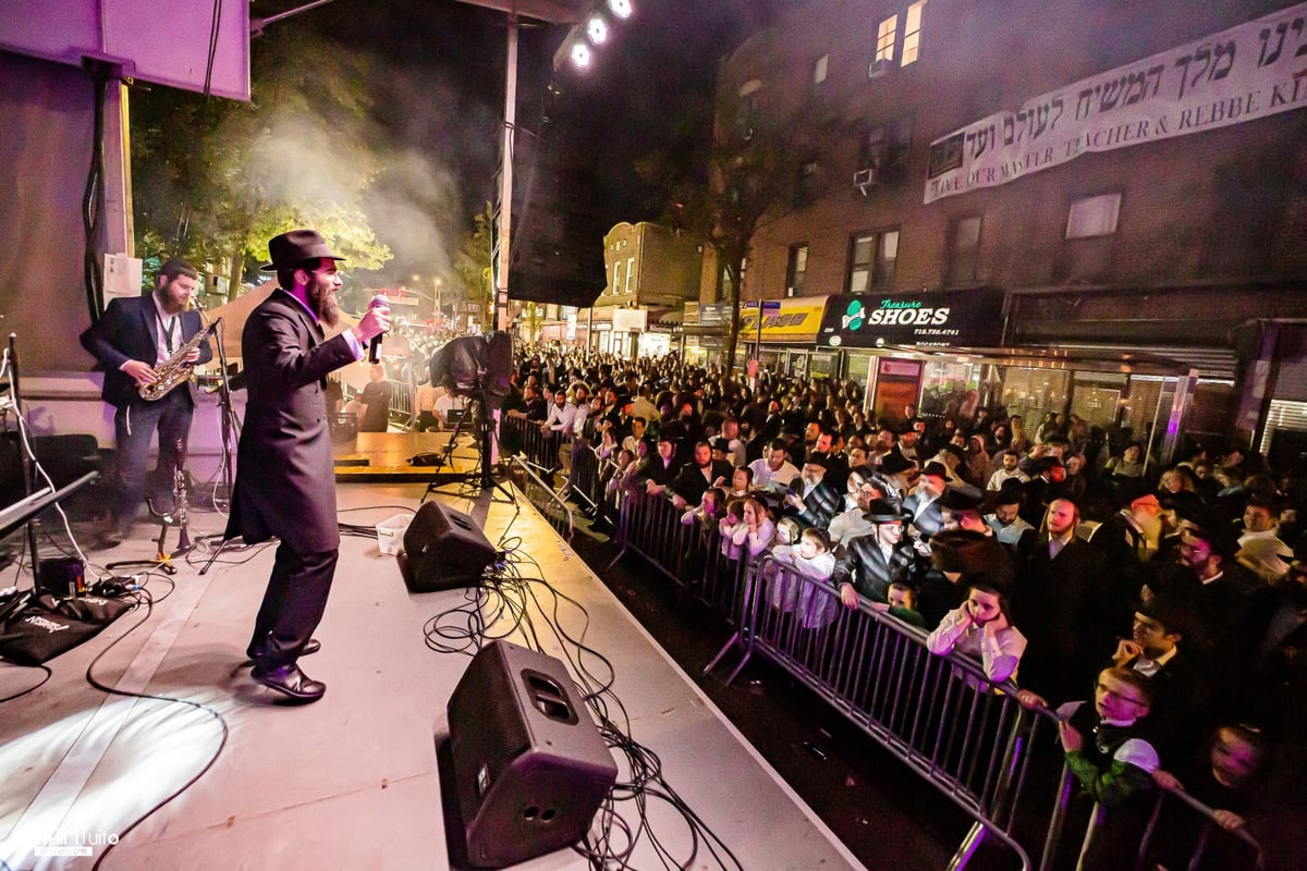 עד 6 בבוקר: אלפי אנשים בשמחת בית השואבה